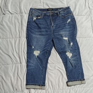 GUC Judy Blue Capri Distressed Ripped Cuffed Size 15/32